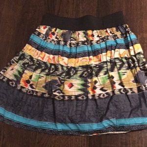 Fun printed elastic waist skirt.